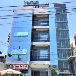 RedDoorz @ Villa E Mansion