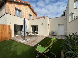 Maison neuve climatisée, 8 pers, proche plages, surf, Wi-Fi, terrasse, parking, ménage inclus - FR-1-319-526