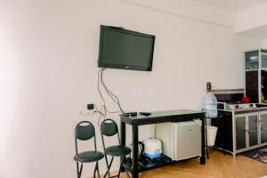 Warm and Simply Look Studio Room Urbantown Serpong Apartment By Travelio