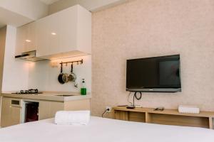 Well Design and Comfy Studio at Sky House BSD Apartment By Travelio