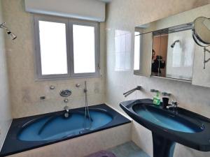 Maisons de vacances Maison confortable 3 chambres, jardin, proche plages & bourg, WiFi, parking - FR-1-813-15 : photos des chambres