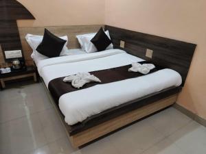 Hotel Sai Laxmi- Walkable Distance from Sai baba Temple