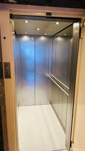 1 Room in 2 Room Apartment in Downtown near Frankfurt