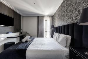 Modern Nomads Classic Styled King Studio with Indoor Pool