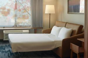 Fairfield Inn & Suites Locust Grove I-75 South