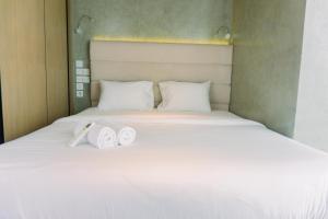 Spacious and Homey 2BR at Tree Park City Cikokol Apartment By Travelio