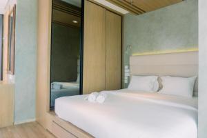 Spacious and Homey 2BR at Tree Park City Cikokol Apartment By Travelio