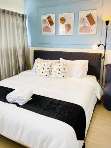 Impact Arena Condo TwoTone By GoodRoom24