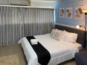 Impact Arena Condo TwoTone By GoodRoom24