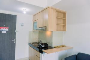 Minimalist and Comfort 2BR Serpong Garden Apartment By Travelio