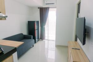 Minimalist and Comfort 2BR Serpong Garden Apartment By Travelio
