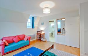 Maisons de vacances Beautiful Home In Gonneville-Le-Theil : photos des chambres