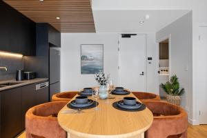 West End Apartment - Free Secure Car Park - Walk to Restaurants - Brisbane Convention Centre