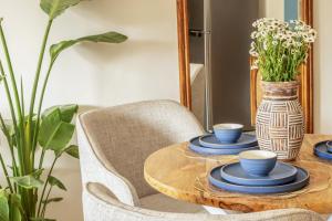 Azalea 1 BHK Apartment by tisyastays