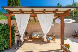 Traumhafte Finca mit Tischtennis, Spielplatz, Basketballplatz, Privatpool, Outdoor-Kueche