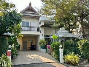 Modern Thai Style Garden Home - Ban Rong O