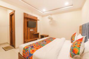 FabHotel Rachna Palace and Banquets - Nr Lekhraj Metro Station