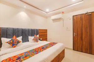 FabHotel Rachna Palace and Banquets - Nr Lekhraj Metro Station - Hasanganj