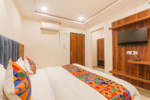 FabHotel Rachna Palace and Banquets - Nr Lekhraj Metro Station