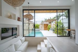 Villa Ratu Canggu - Luxury Villa, Walk to Beaches