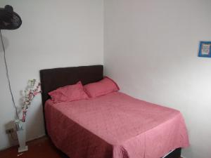 Quarto e cozinha com garagem em Mongaguá