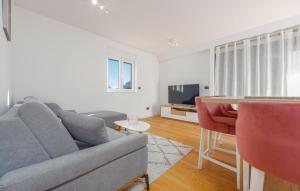 2 Bedroom Beautiful Apartment In Zadar