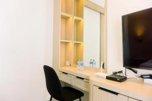 Well Furnished and Elegant 1BR at Bintaro Embarcadero Apartment By Travelio