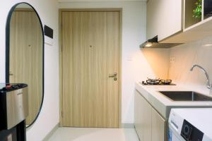 Well Furnished and Elegant 1BR at Bintaro Embarcadero Apartment By Travelio
