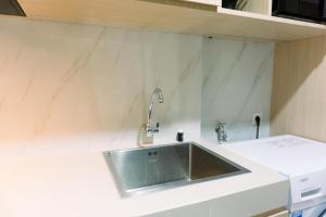 Well Furnished and Elegant 1BR at Bintaro Embarcadero Apartment By Travelio