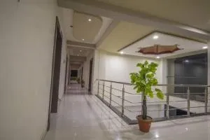 Hotel Yogiraj - Hātrūn