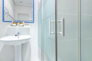 Double Room with Private Bathroom room in Mayflowers Hostel