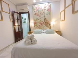 Deluxe Queen Room with Hot Tub room in Mayflowers Hostel