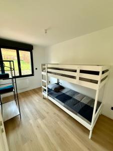 Maison avec jardin, terrasse et double garage