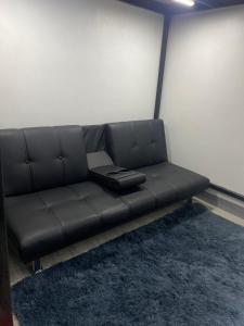 Spacious studio at fairview quezon with VERY FAST WIFI infront of SM