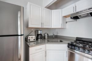 Well-Situated S End Studio w WD nr T Stops BOS-136