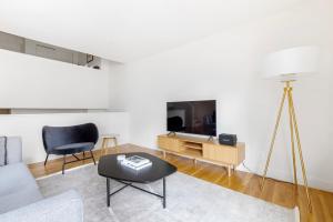 Midtown East 1br w elevator nr transport NYC-1249