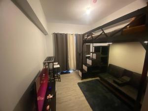 Spacious studio at fairview quezon with VERY FAST WIFI infront of SM
