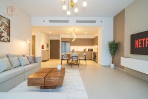 Cozy 2-Bed Home with Burj Khalifa Views 204GR-2