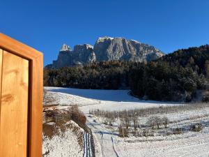 One-Bedroom Apartment with Balcony and Mountain View