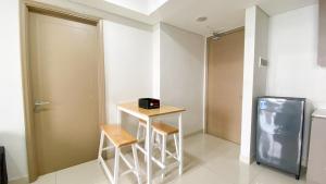 Comfortable and Minimalist 2BR at Gold Coast Apartment By Travelio