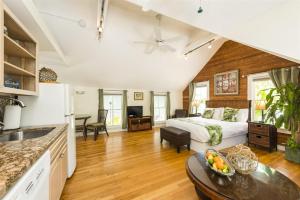 Treetop Studio Eyebrow House