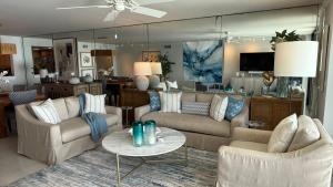 Glimmer Glass Kw Beach Club