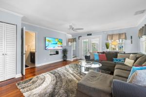 Paradise Place Duval Square