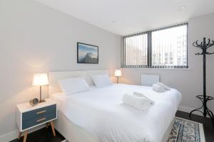 Heart of Sheffield Flat with Amenities