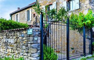 Maisons de vacances Stunning Home In St Privat Des Vieux : photos des chambres