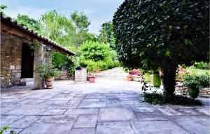 Maisons de vacances Stunning Home In St Privat Des Vieux : photos des chambres