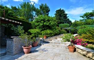 Maisons de vacances Stunning Home In St Privat Des Vieux : photos des chambres
