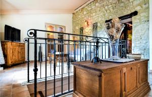Maisons de vacances Stunning Home In St Privat Des Vieux : photos des chambres