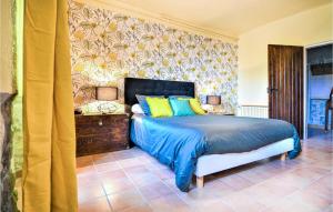 Maisons de vacances Stunning Home In St Privat Des Vieux : photos des chambres