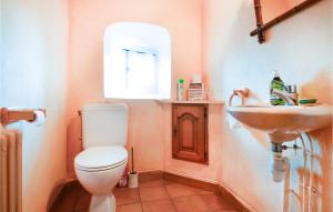 Maisons de vacances Stunning Home In St Privat Des Vieux : Maison de Vacances 4 Chambres